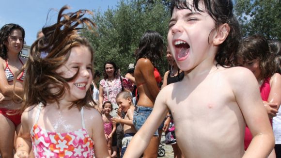 Dues nenes durant la Festa de l'Aigua / Foto: Premsa Sant Cugat