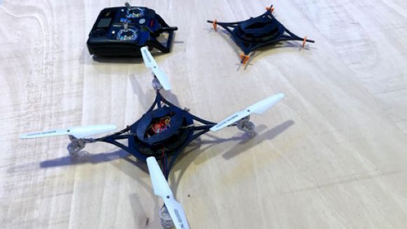 El Fab Lab ofereix tallers per aprendre a utilitzar aquesta tecnologia, com el de construir drons