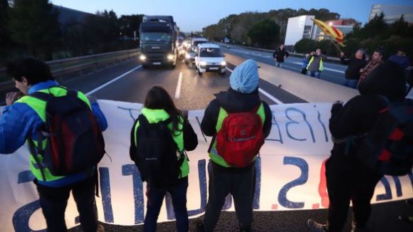 Manifestants dels CDR tallant autopistes /Imatge: cc
