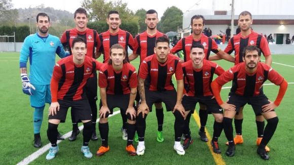 La plantilla dels vermell-i-negres / Foto: Sant Cugat FC