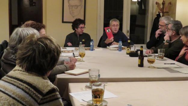 Imatge de la primera sessió del Grup de Poesia d'enguany sobre Feliu Formosa / Foto: Cugat.cat