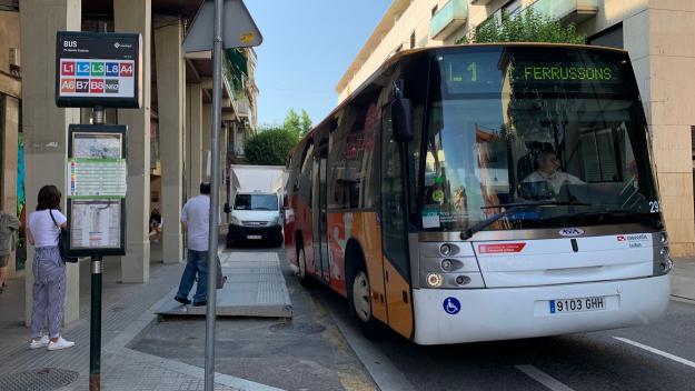 El bus urbà augmenta la seva freqüència de pas / Foto: Cugat Mèdia