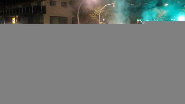 Barricades i contendors cremant a l'avinguda de Blondel de Lleida, aquest dimarts / Font: ACN