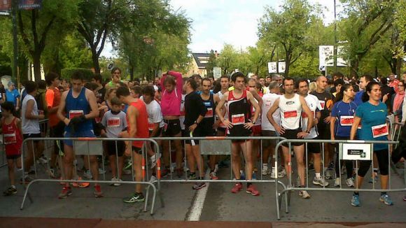 Els corredors de la Cursa Popular, moments abans de l'inici del recorregut