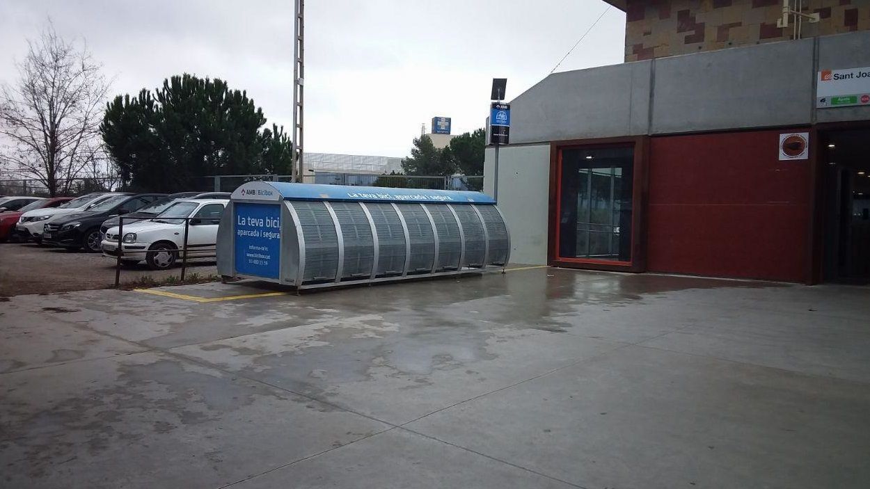 Imatge del nou aparcament, a l'estació de FGC de Can Sant Joan / Foto: AMB