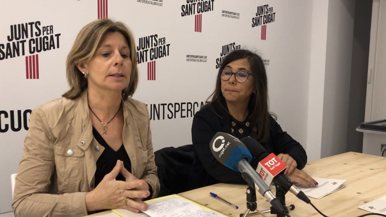 Carmela Fortuny i Cristina Paraira, de Junts per Sant Cugat, en roda de premsa / Foto: Cugat Mèdia