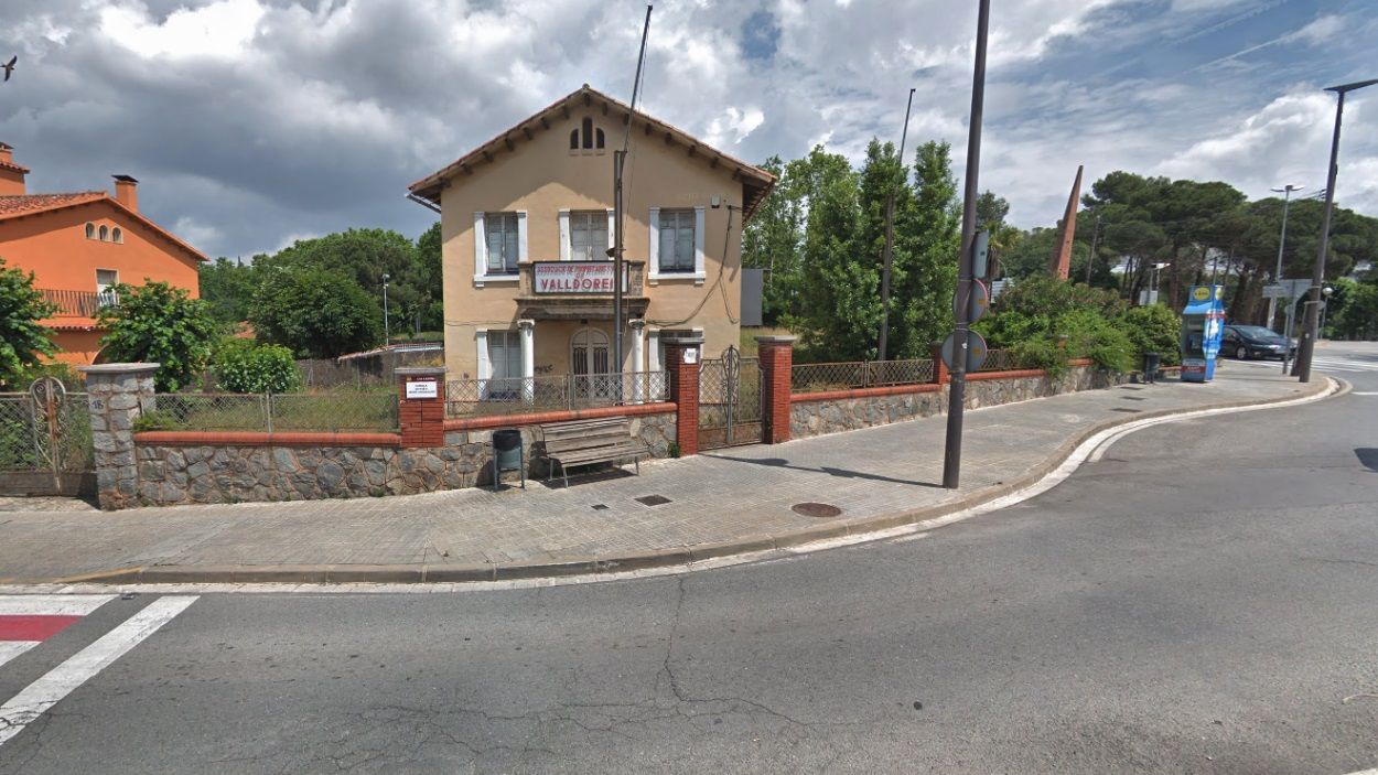 La seu de l'APVV està tancada, però els veïns de Valldoreix volen aportar el seu gra de sorra / Foto: Google Maps