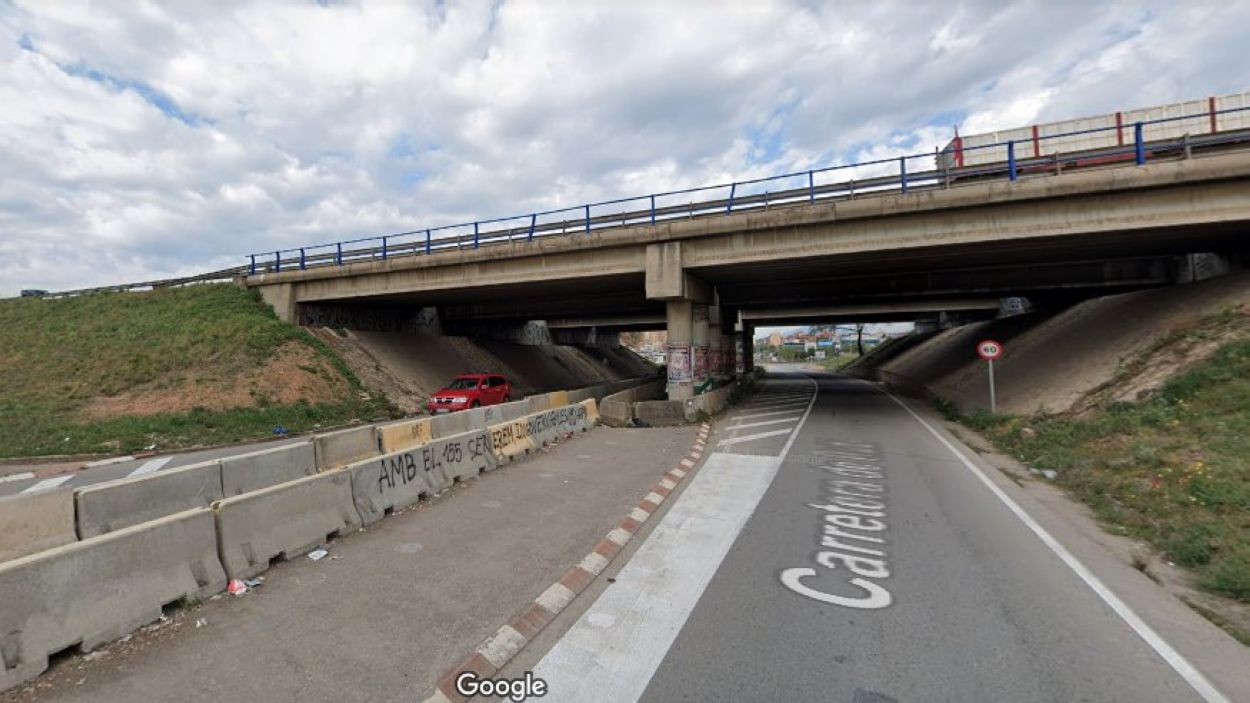 El pas de la carretera de Rub per sota del pont de la B30, al terme municipal de Sant Cugat / Foto: Google Maps