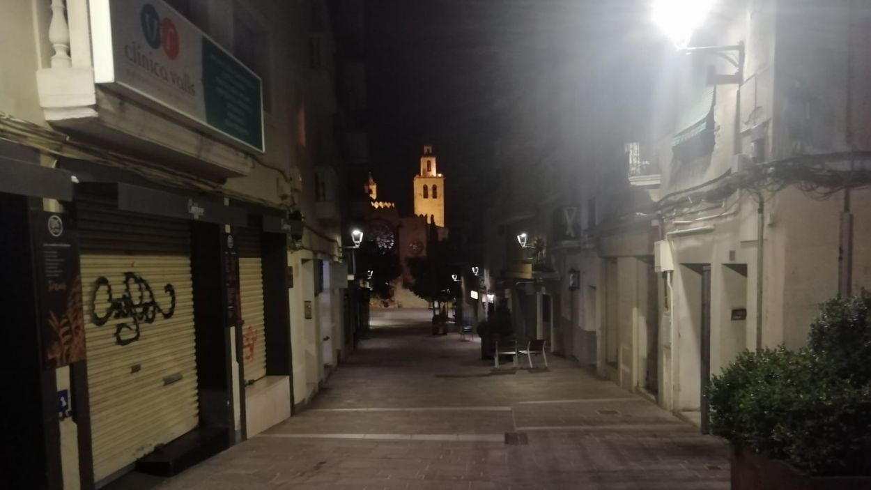 El carrer Major de Sant Cugat de nit / Foto: Cugat Mèdia