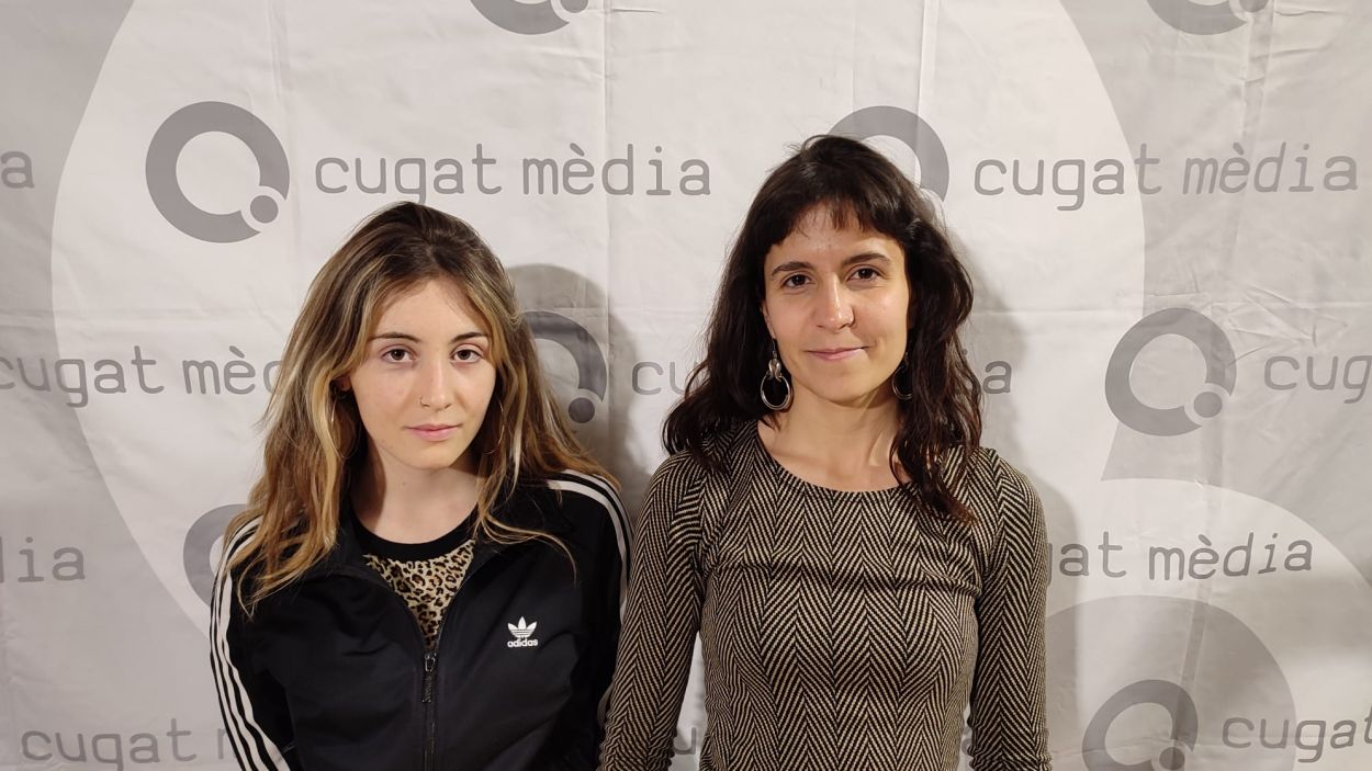 Alba Guerrero (esquerra) i Nerea Ruiz (dreta), militants d'Hora Bruixa al programa Entitats / Foto: Cugat Mèdia