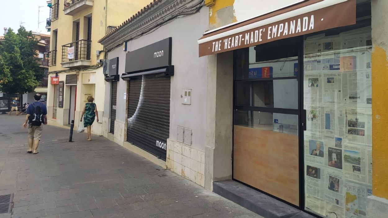 Les obres avancen al carrer de Valldoreix per obrir la botiga d'empanades el setembre / Foto: Cugat Mèdia