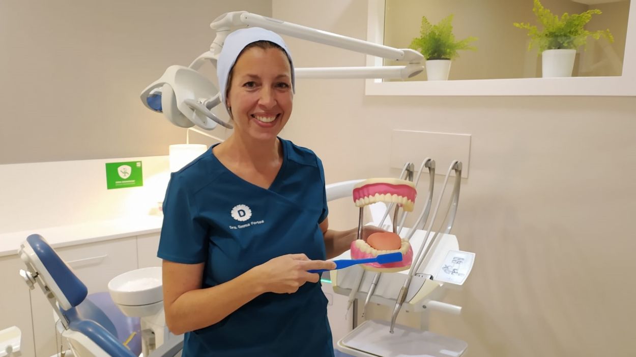Emma Fortea a la clínica Dentalògic, a Sant Cugat / Foto: Cugat Mèdia