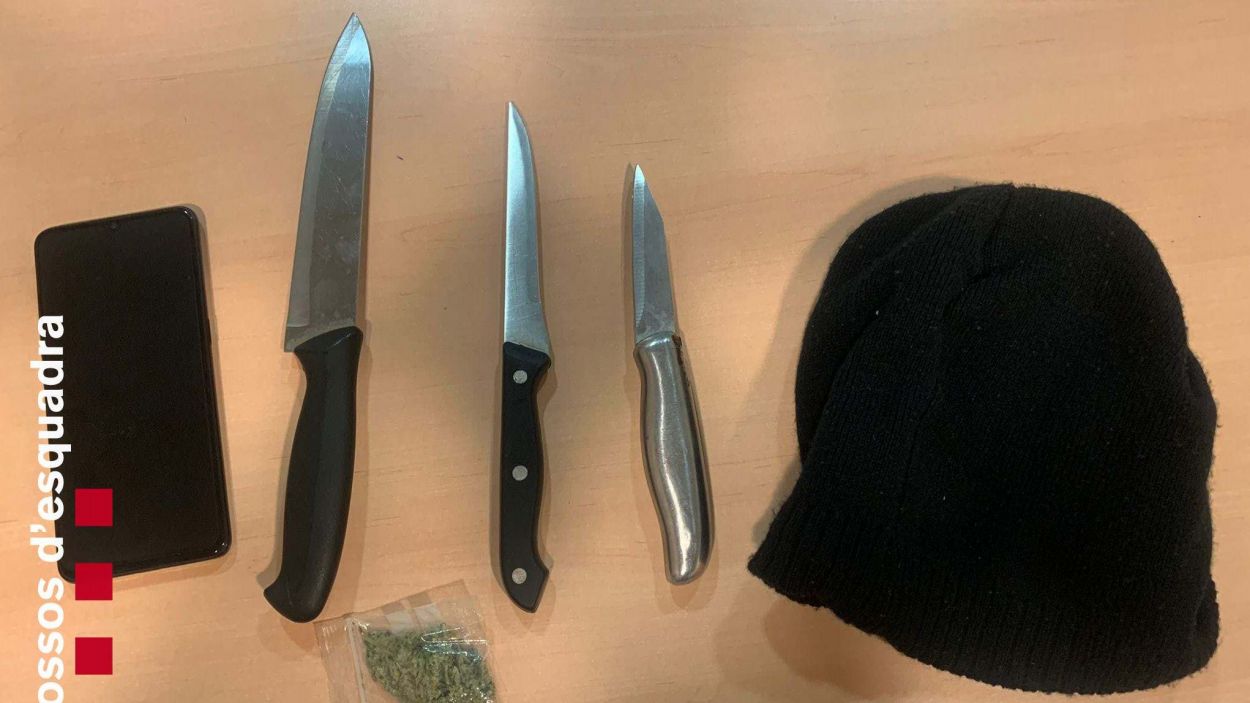 Quatre detinguts per dos robatoris violents amb ganivet a Sant Cugat