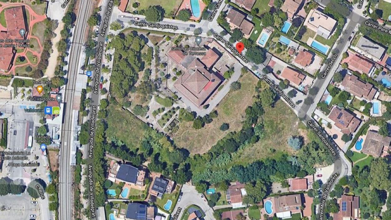 Els terrenys on es construiran els edificis amb habitatges socials / Foto: Google