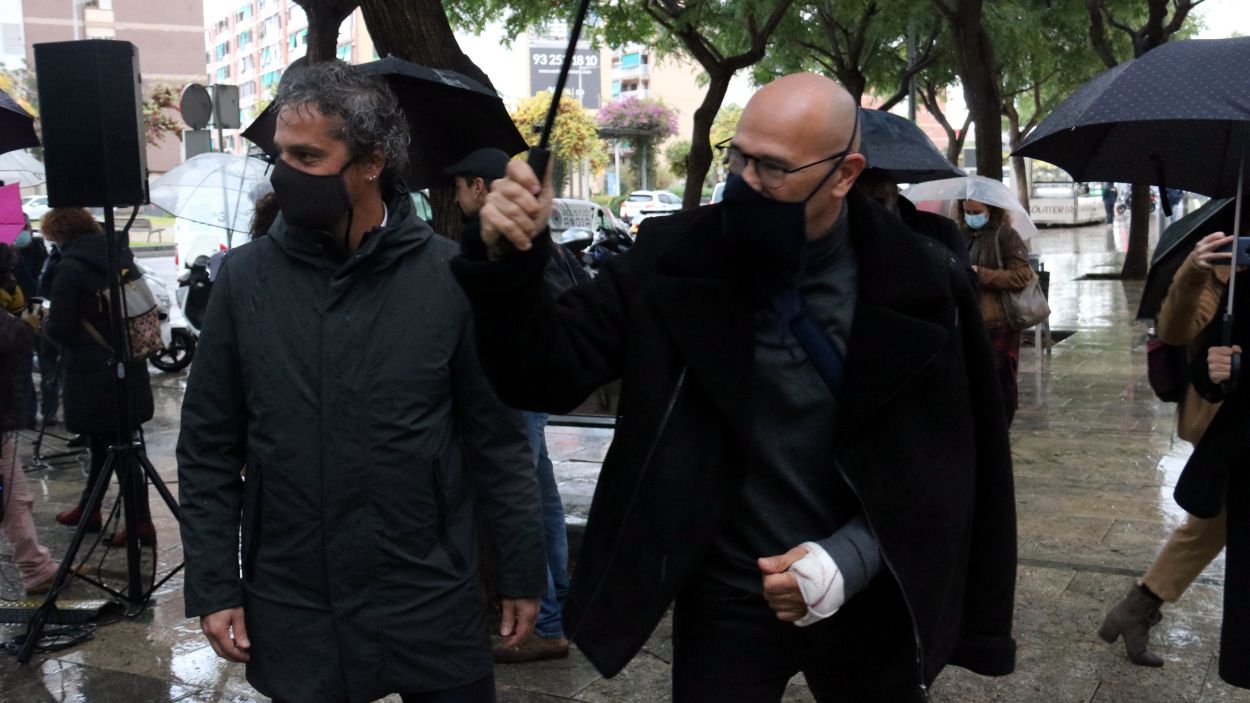 L'exconseller d'Exteriors Raül Romeva i l'exsecretari general d'Exteriors Aleix Villatoro arribant a la Ciutat de la Justícia de Barcelona per declarar com a investigats / Foto: ACN