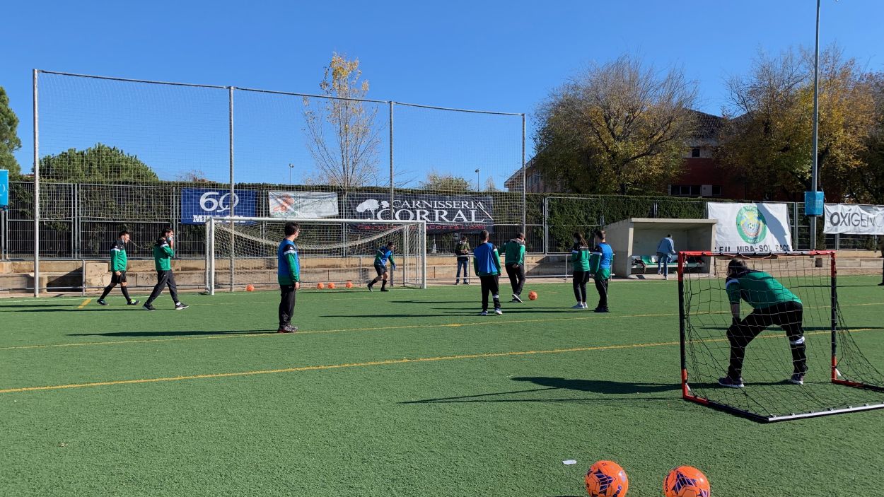 L'equip entrena els dijous al camp del FCU Mira-sol Baco / Foto: Cugat Mèdia