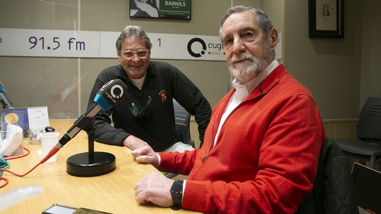 Ignasi Cabanas, en primer pla, i Jaume Sàbat abans de la tertúlia a Ràdio Sant Cugat / Foto: Cugat Mèdia (Lluís Llebot)