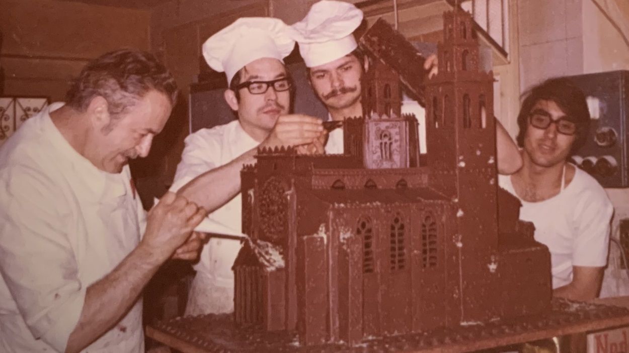 Els mestres pastissers han fet, al llarg d'aquests 70 anys, autèntiques meravelles culinàries, com aquesta figura de xocolata del Monestir de Sant Cugat 