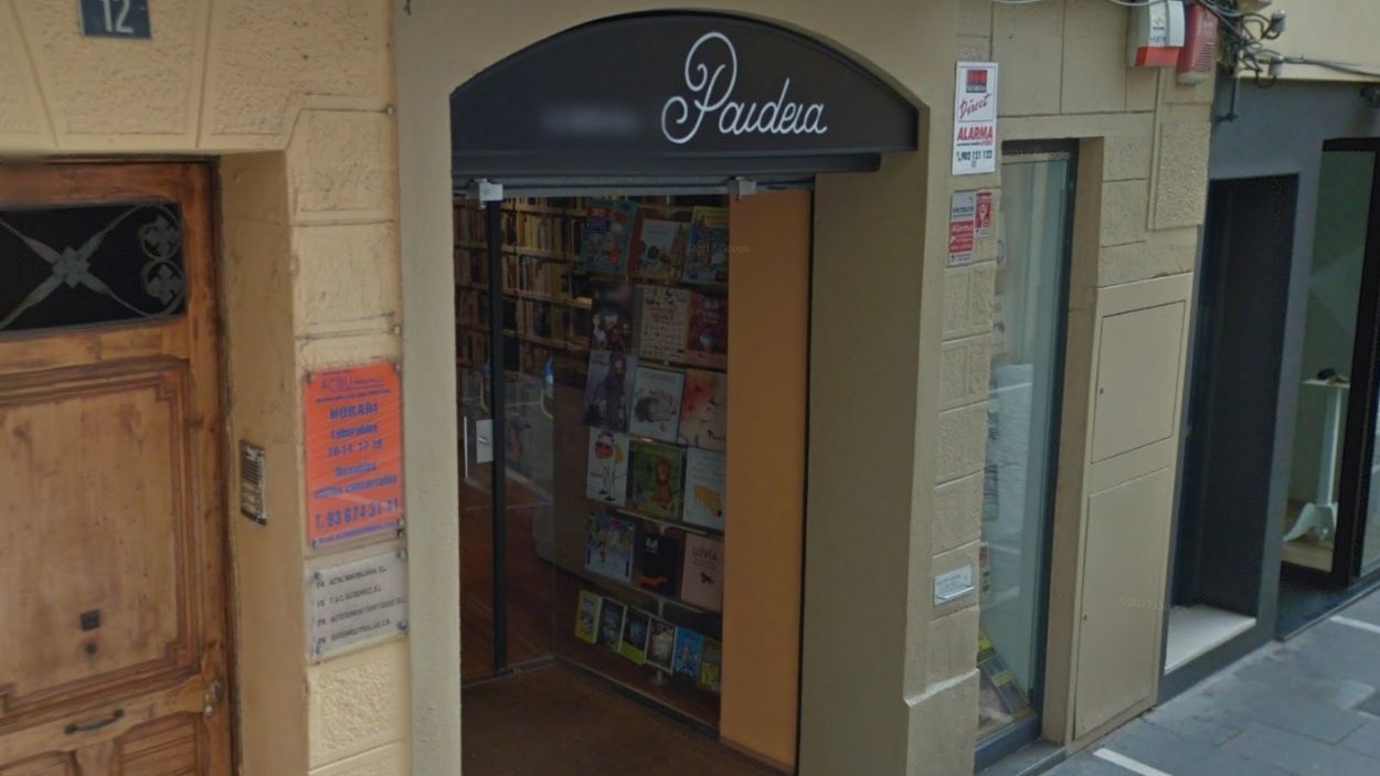 Façana de la llibreria, al carrer de Santa Maria / Foto: Google Maps