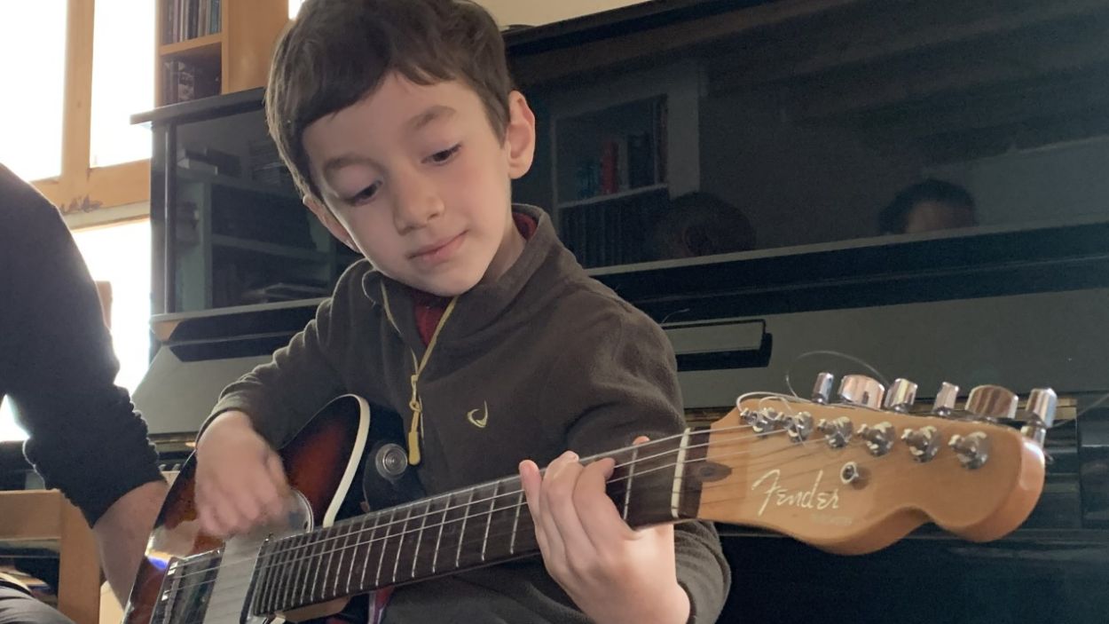 'Vull trobar pis', la cançó d'un nen de sis anys de Sant Cugat sobre la crisi habitacional