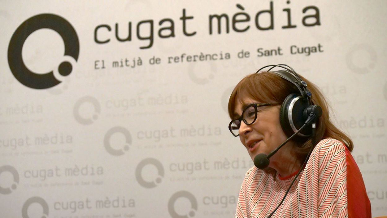 La periodista Rosa Badia (Rdio Barcelona) durant l'entrevista al 'Connectats' pel dia Mundial de la Rdio / Foto: Llus Llebot