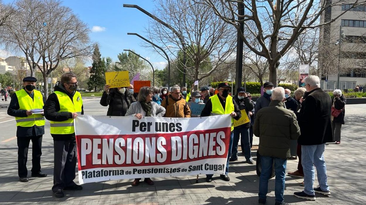 Imatge de la manifestació de la Plataforma de Pensionistes de Sant Cugat / Foto: Cugat Mèdia