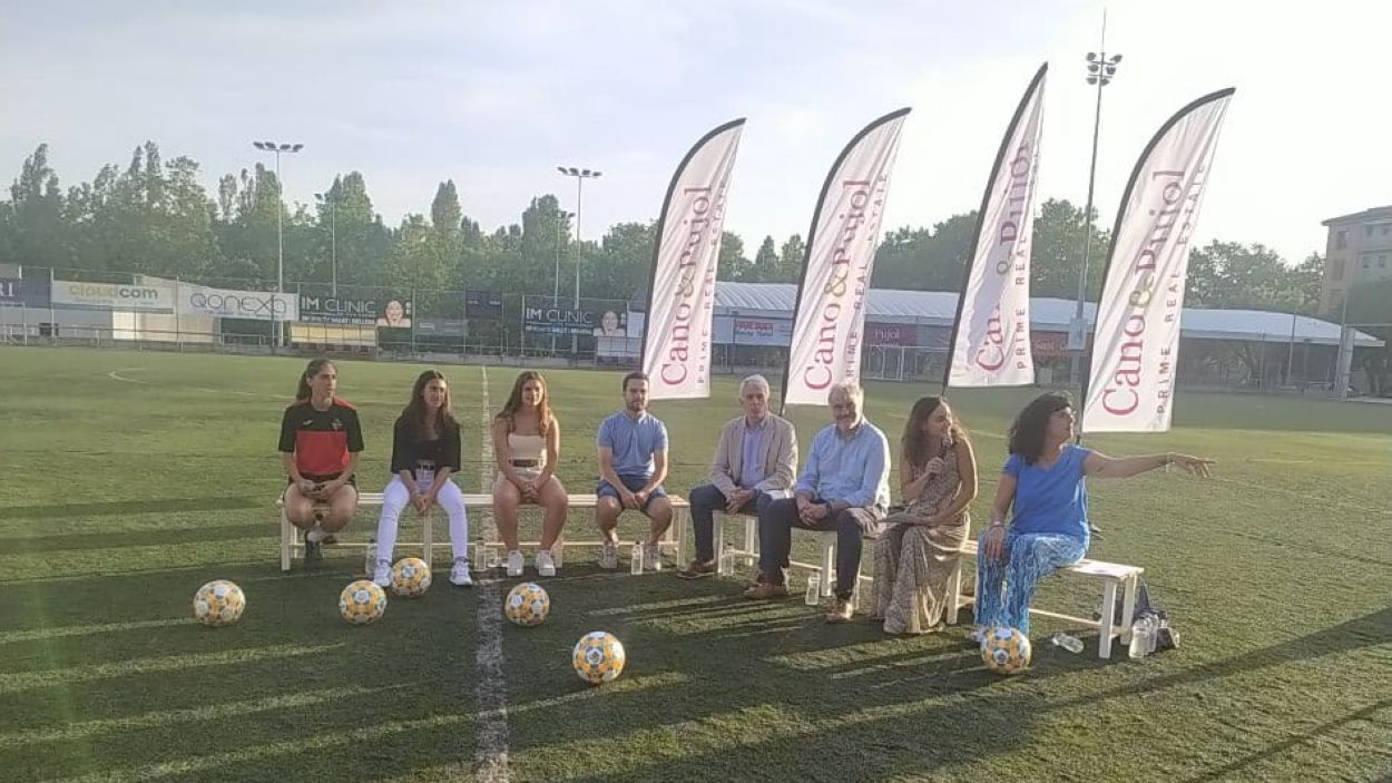 El colloqui s'ha celebrat al camp de futbol de la ZEM Jaume Tubau / Foto: Cugat Mdia