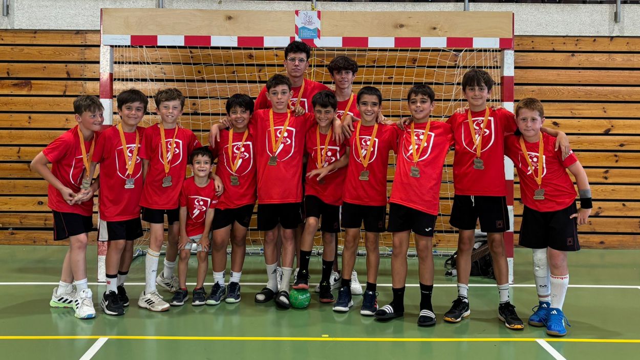 Els jugadors de l'Escola Aven Handbol, guanyadors dels campionats de Catalunya / Foto: Escola Aven