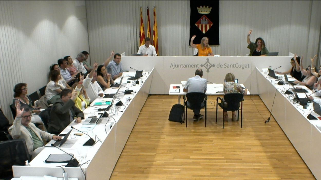 Votació del ple de la moció per condemnar el 'Catalangate' amb els vots a favors de Junts, ERC i la CUP / Foto: Cugat Mèdia