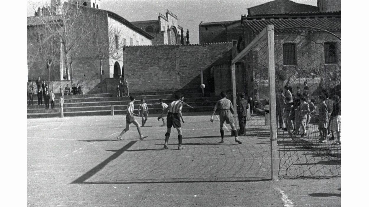 El camp de futbol del Monestir, l'any 1949
