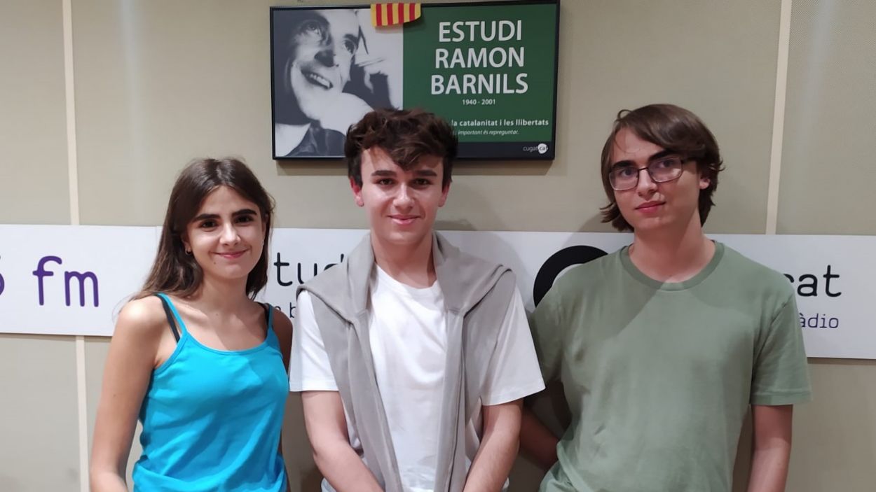 Irene Borrego, Adrià Saz i Marc Farrés a l'estudi de Ràdio Sant Cugat / Foto: Cugat Mèdia