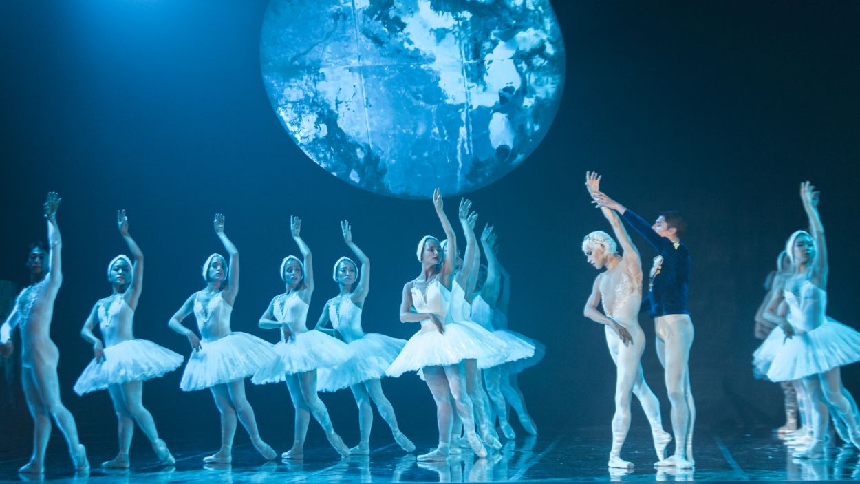 Fotografia de l'espectacle del Llac dels Cignes del Ballet Barcelona / Foto: Alba Muriel