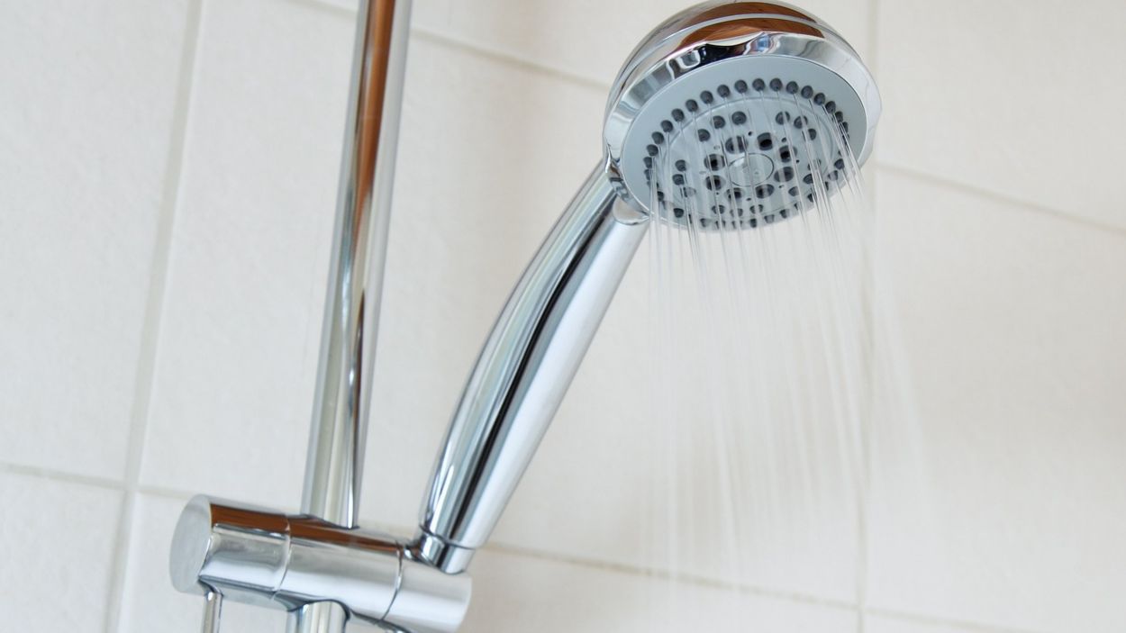 L'aigua de la dutxa es reutilitza per omplir les cisternes del vàters / Foto: Pixabay