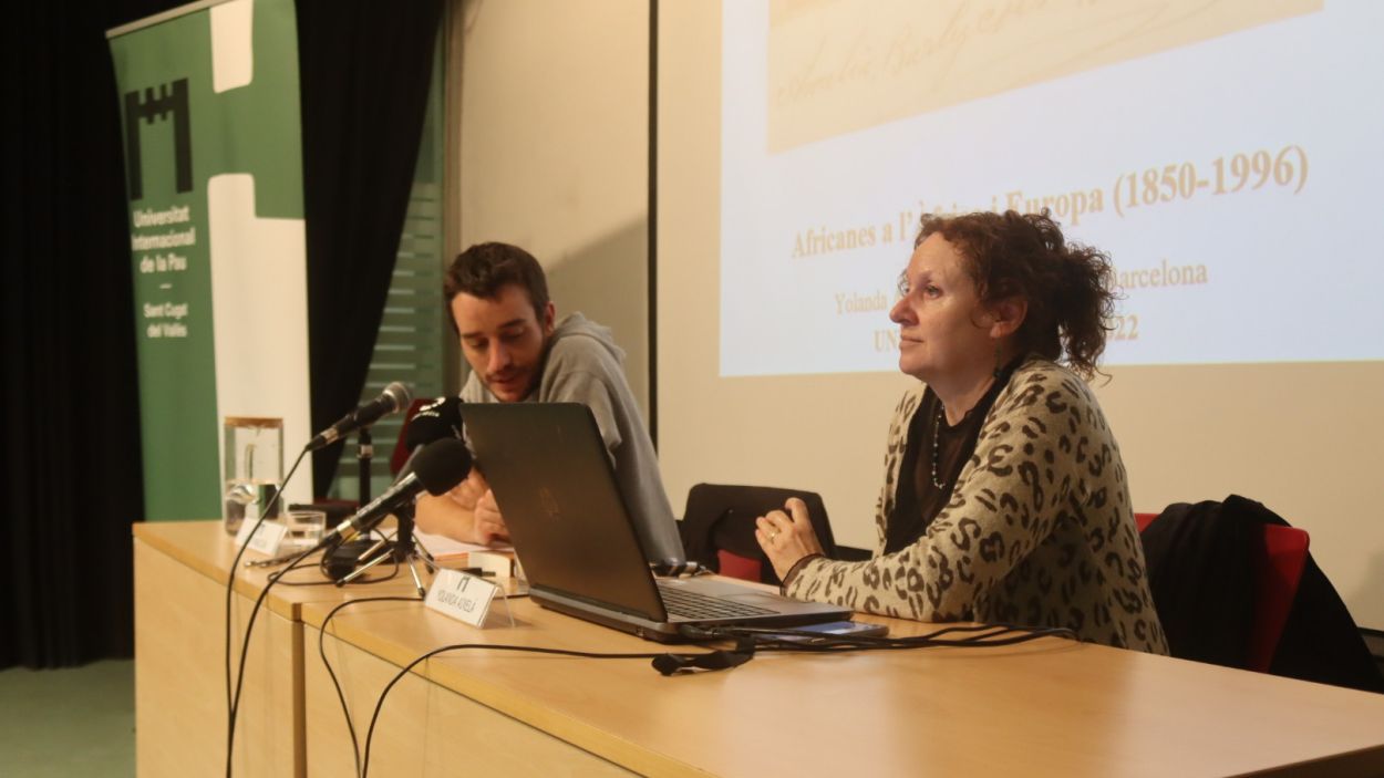 Yolanda Aixelà amb el periodista Jordi Pascual / Foto: Unipau