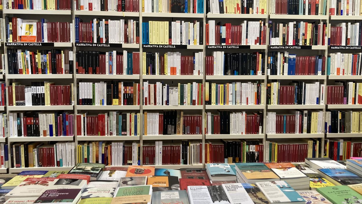 El 70% del llibre editat en català no està arribant a les llibreries
