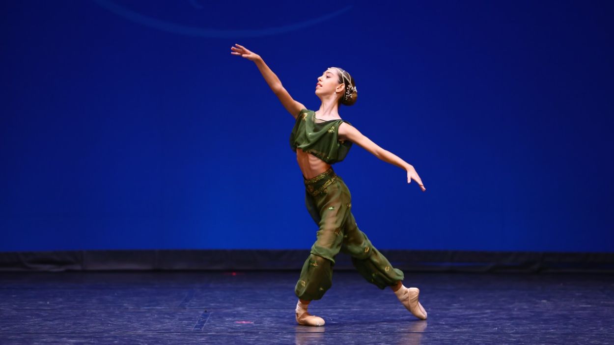 Mariona Espuny ballant en el Youth America Grand Prix / Foto: LKstudio
