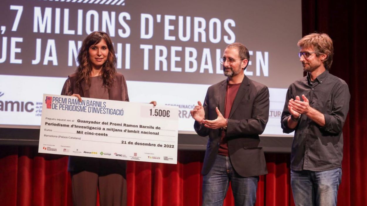 Núria Orriols recull el Premi Ramon Barnils de Periodisme d'Investigació / Foto: Raquel Pérez - Grup Barnils