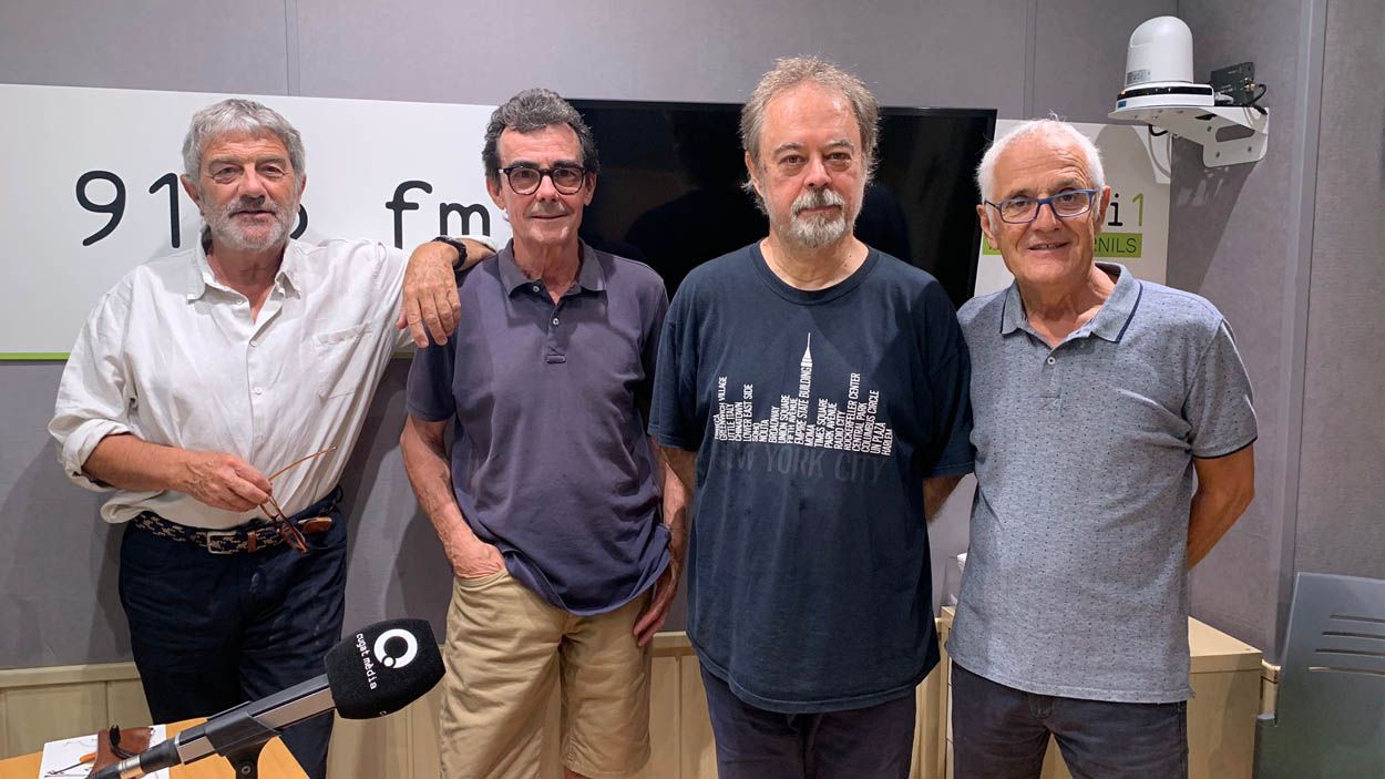 Àlvar Roda, Toni Samsó, Pere Bardagí i Rogeli Pedró a l'estudi 1 de Ràdio Sant Cugat/Foto: Converses Consentides