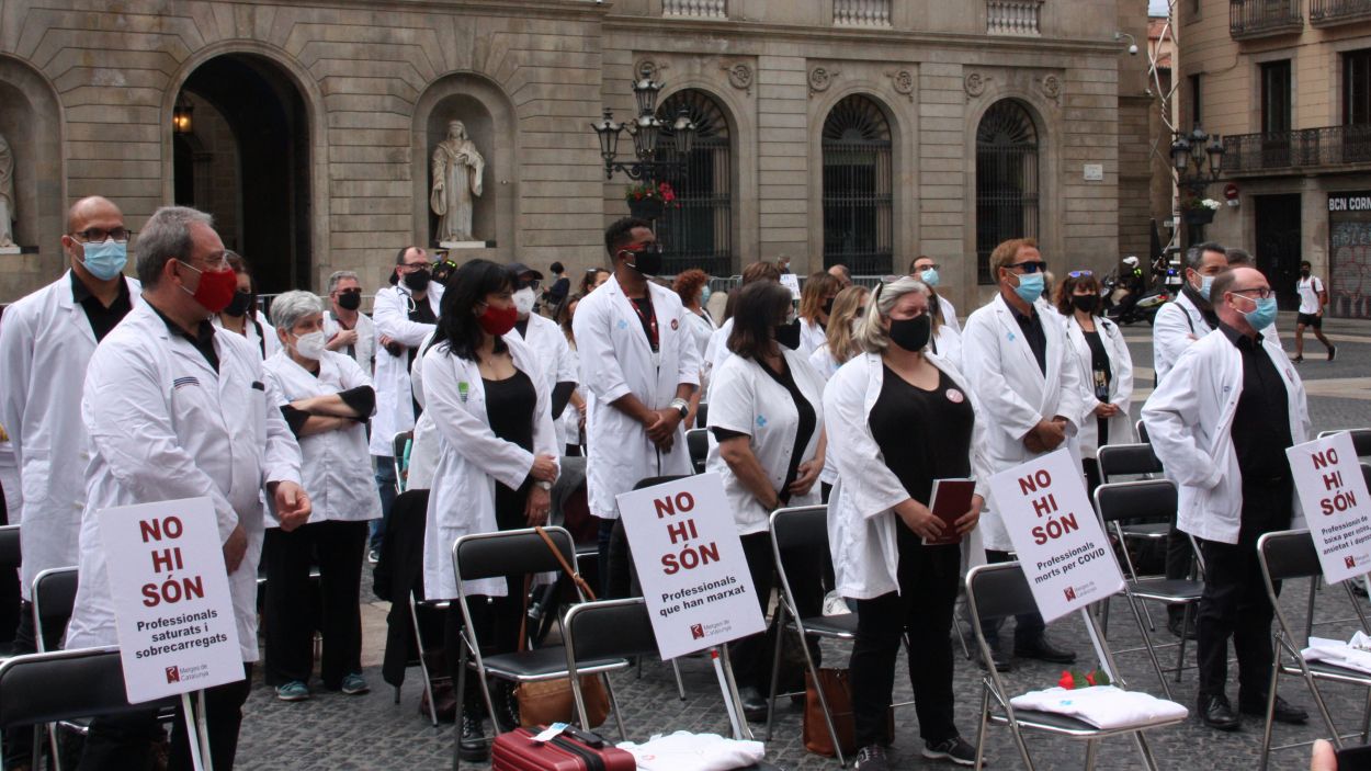 vaga de metges a la plaça de Sant Jaume de Barcelona / Foto: ACN