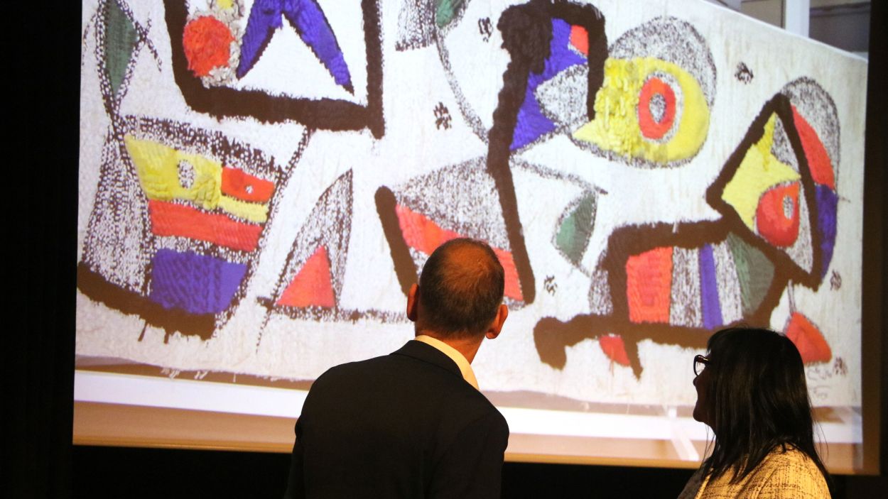 Imatge de la reproducció del tapís que Miró va elaborar per a La Caixa / Foto: ACN - Pau Cortina