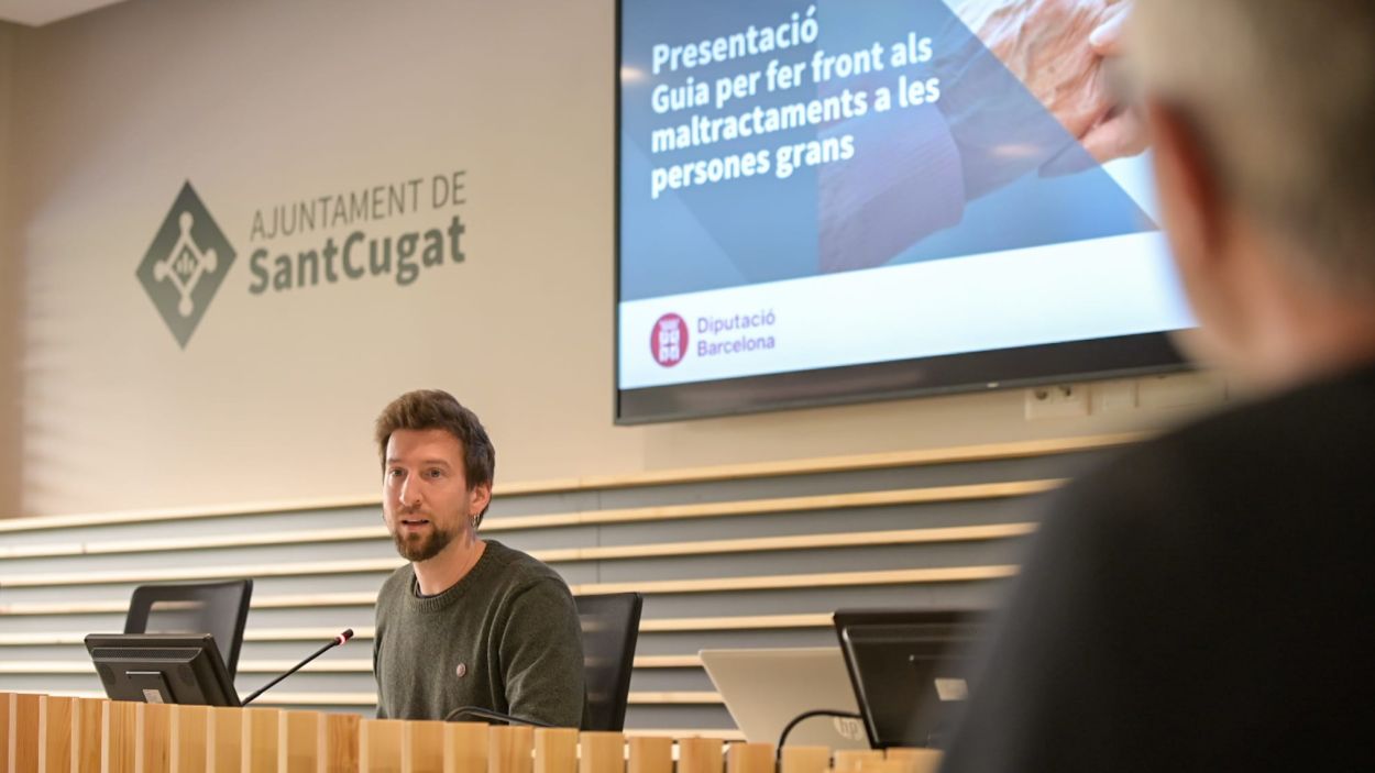 Marco Simarro durant la presentació de la guia / Foto: Ajuntament de Sant Cugat