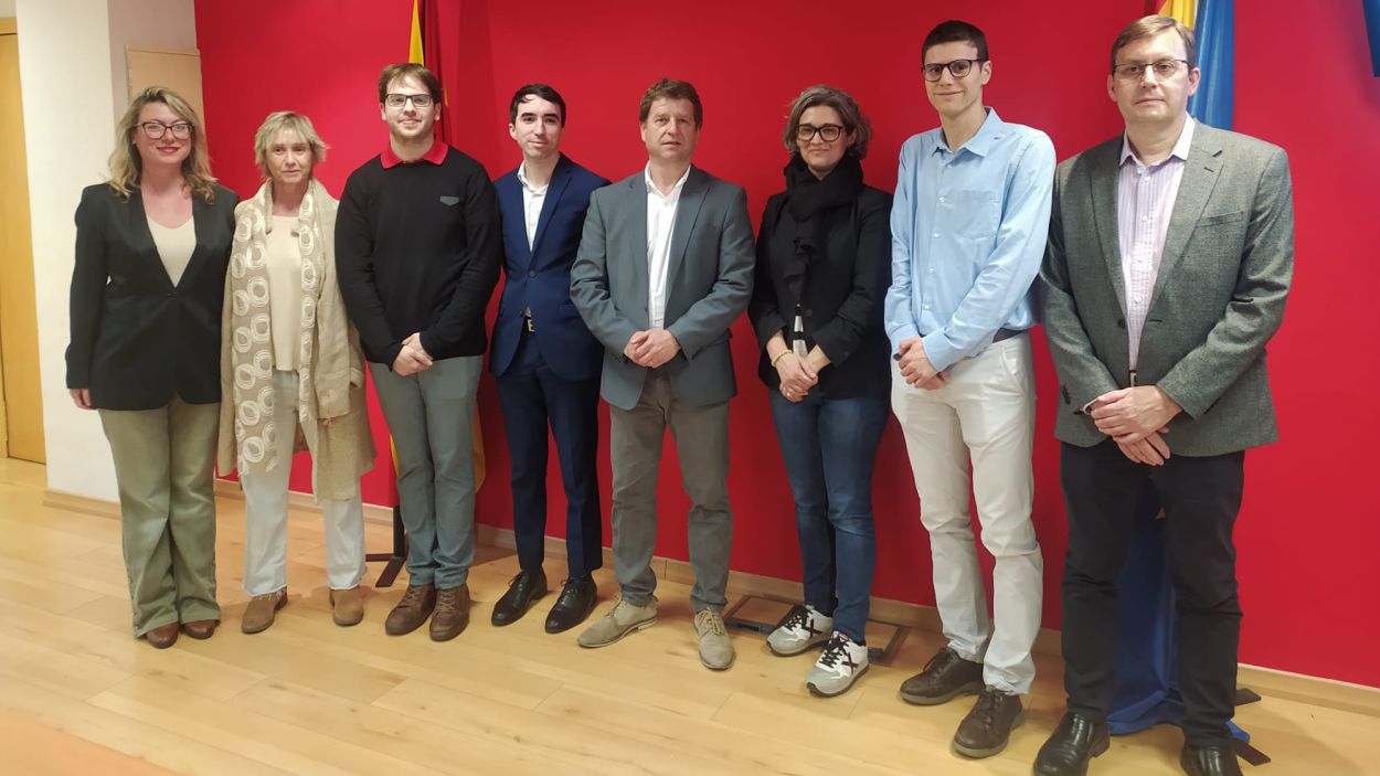 Pere Soler i els set candidats que s'incorporen a la llista electoral / Foto: Cugat Mèdia