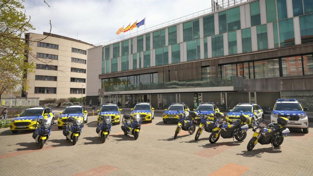 Vuit cotxes i vuit motos s'incorporen a la flota de la Policia Local
