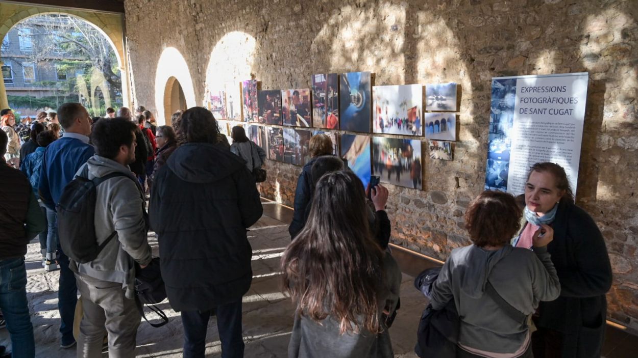 Durant l'acte s'ha inaugurat l'exposició del Claustró / Foto: Ajuntament de Sant Cugat