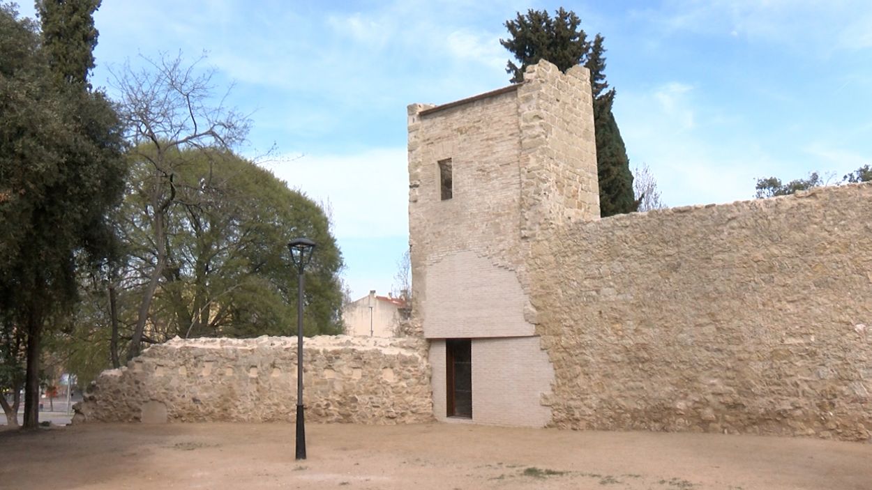 Una de les torres restaurades de la muralla de llevant / Foto: Cugat Mèdia