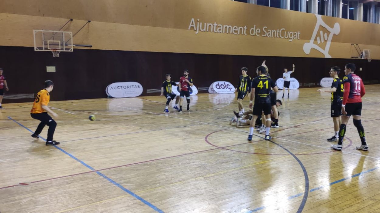Imatge del partit entre l'Handbol Sant Cugat i el Matar / Foto: Cugat Mdia