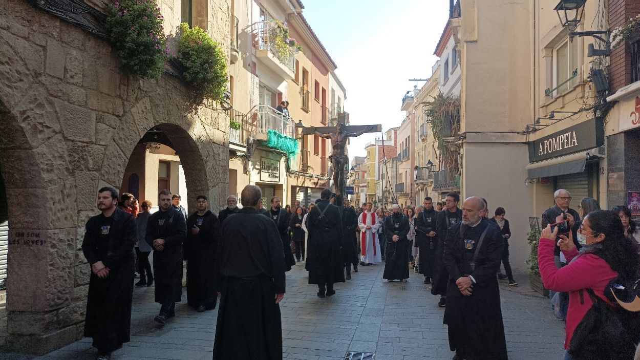 Via Crucis passant pel carrer Major abans d'arribar a la plaa de Sant Pere