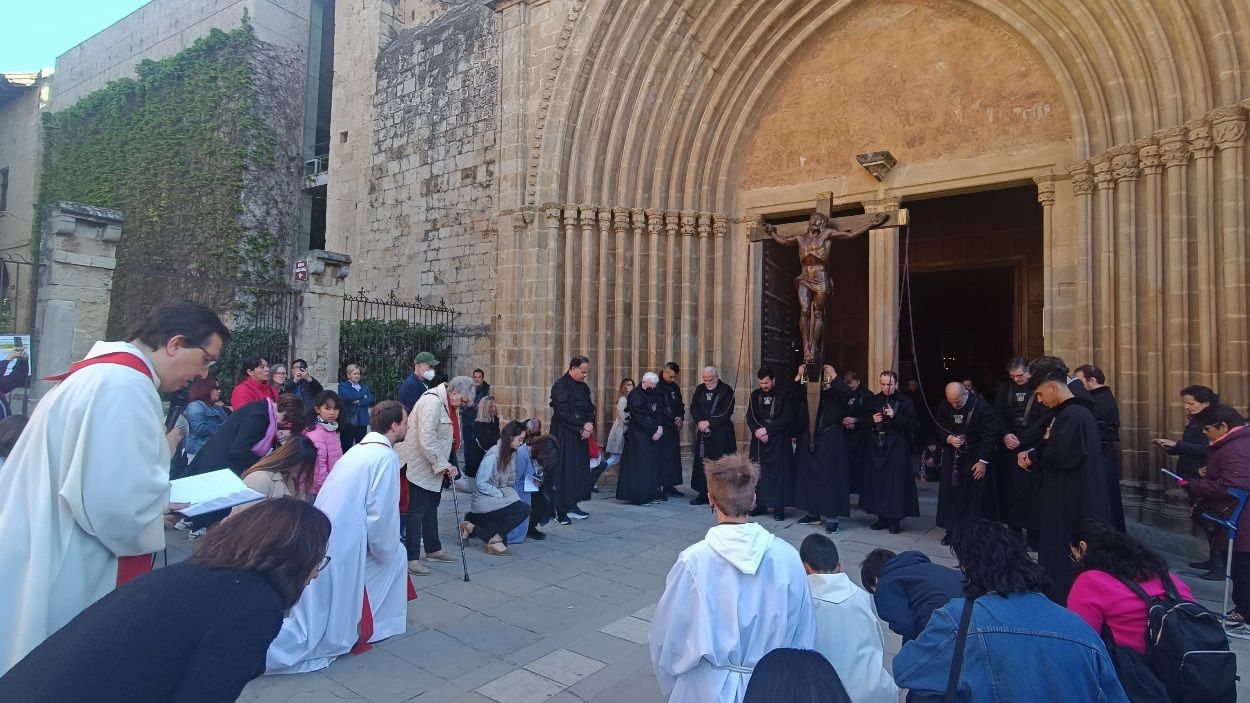 El Via Crucis arribant al monestir