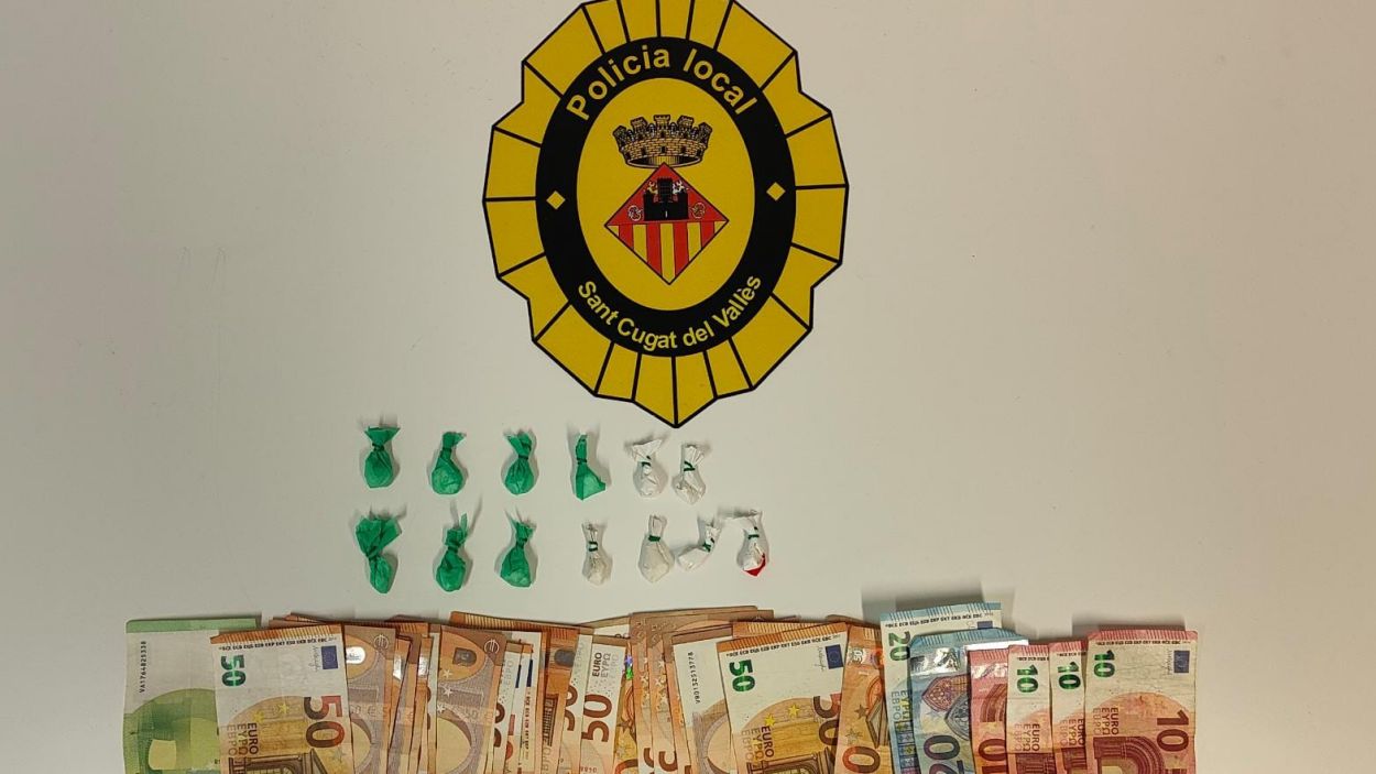 La droga i els diners intervinguts durant l'operaci policial / Foto: Cedida