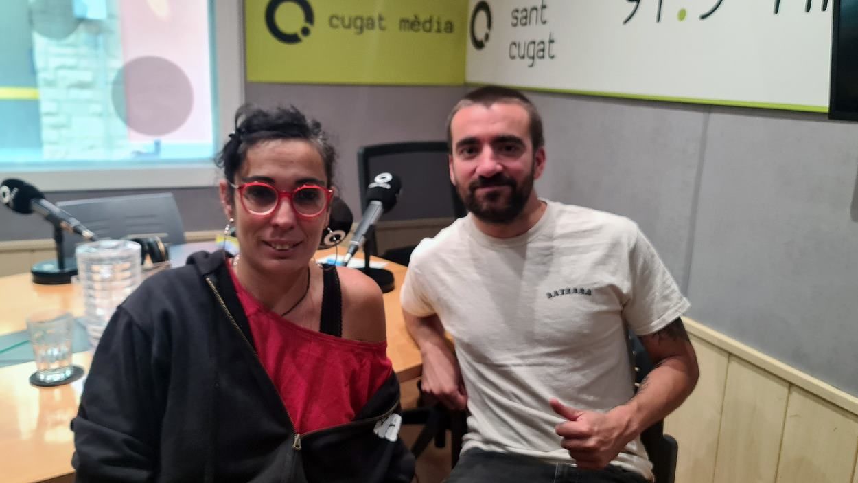 Paloma Ventura i Ricard Valls a l'estudi de Ràdio Sant Cugat / Foto: Cugat Mèdia